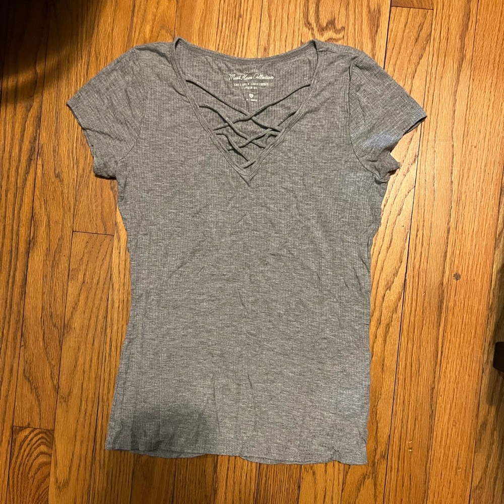 Hollister medium criss-cross grey t-shirt